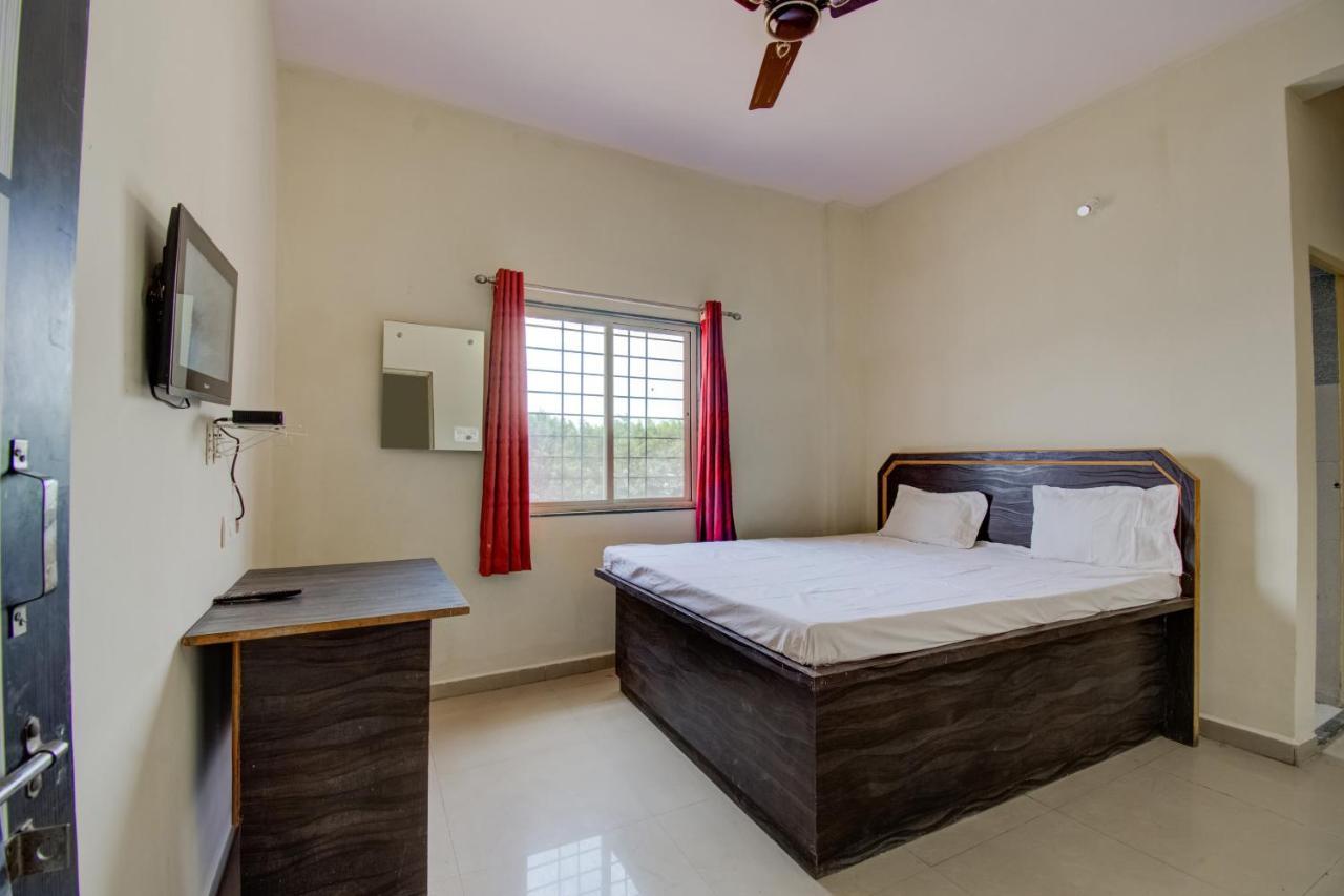 Spot On R D Homestay 1 Dispur Экстерьер фото